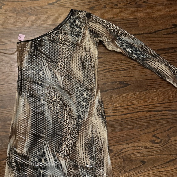 Unyx one shoulder mixed media print with flat sequins - Picture 2 of 4